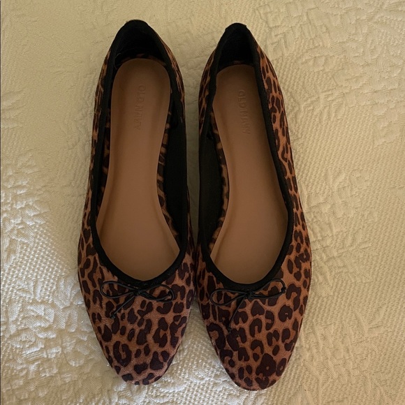 Old Navy Shoes - Old Navy Brown Leopard Print Women's Loafers